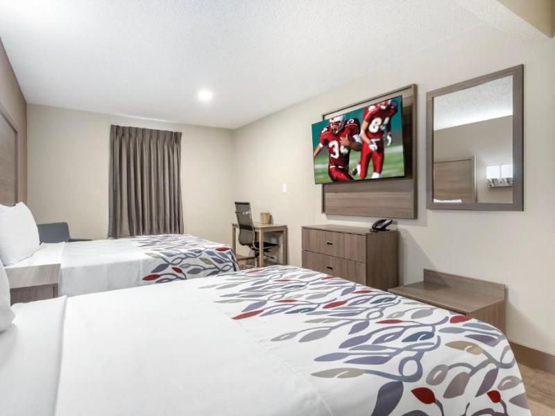 Red Roof Inn & Suites Newport News image
