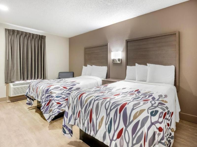 Red Roof Inn & Suites Newport News image