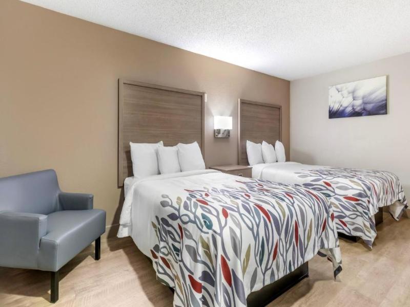 Red Roof Inn & Suites Newport News image