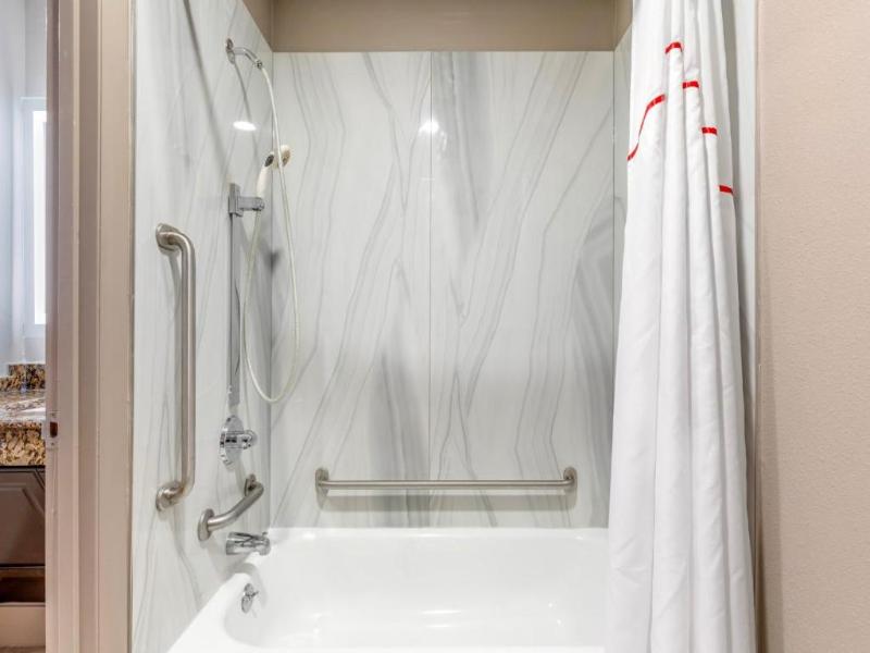 Red Roof Inn & Suites Newport News image