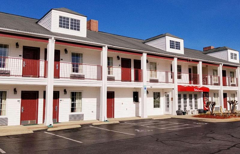 Red Roof Inn Suites Wilson