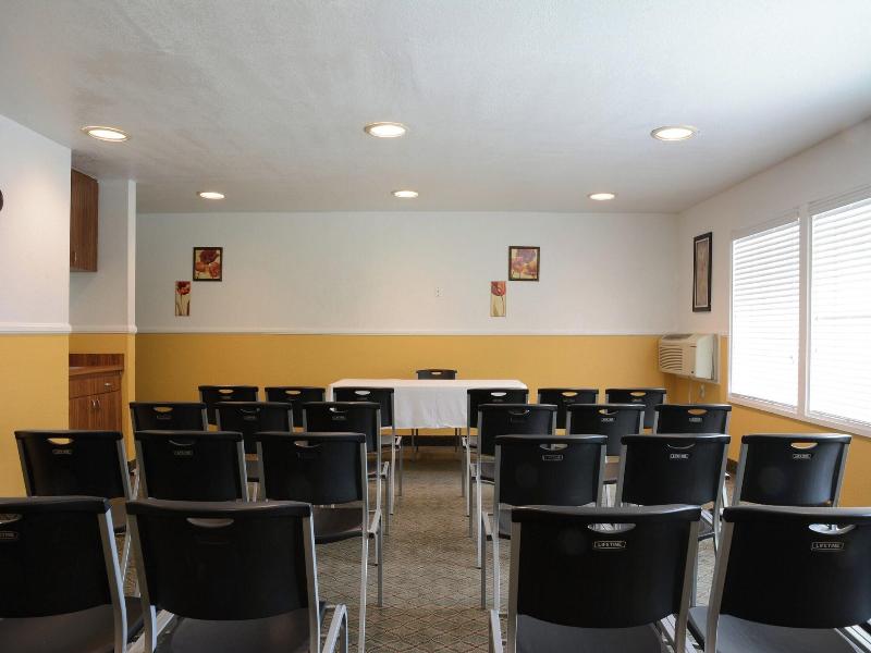 Red Roof Inn San Dimas Fairplex image