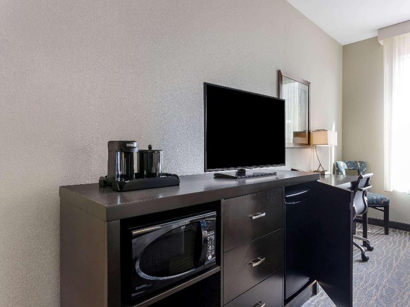 La Quinta Inn Suites Odessa North Sienna Tower image