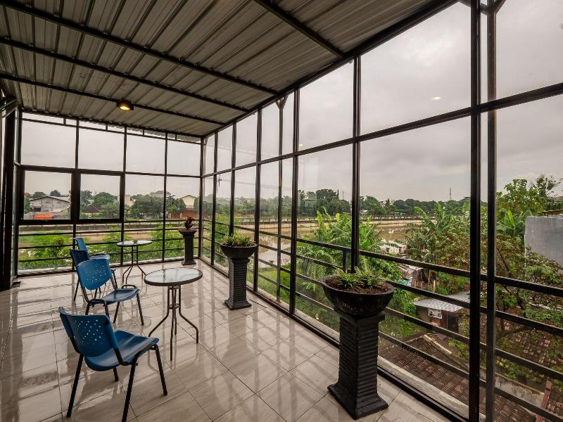 Red Chilies Hotel 