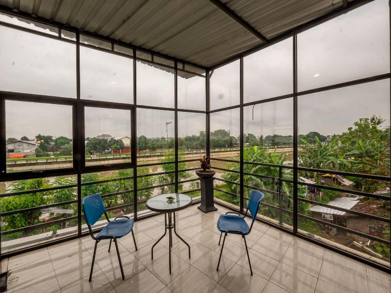 Red Chilies Hotel 