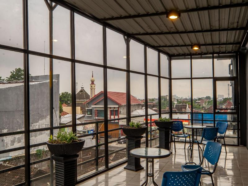 Red Chilies Hotel 