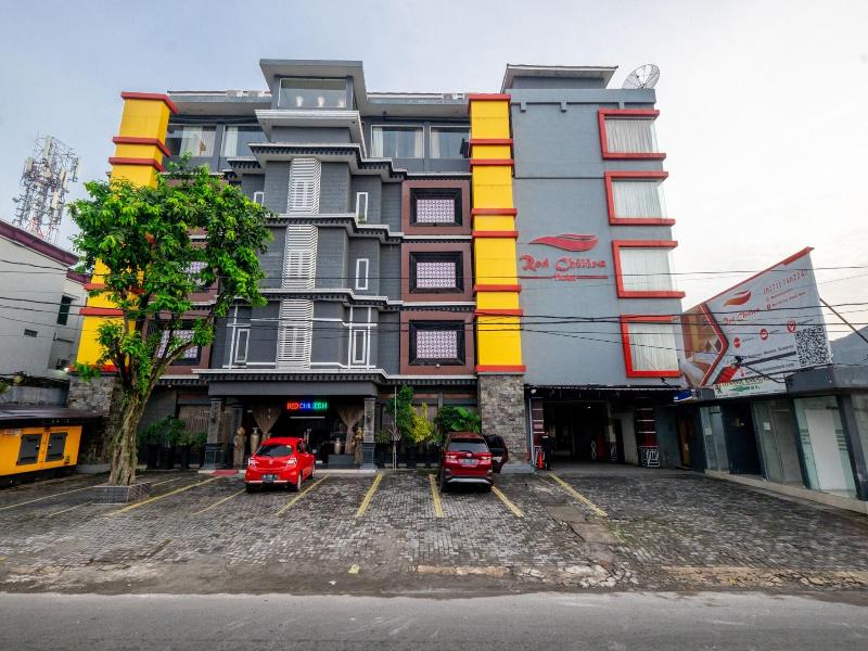 Red Chilies Hotel 