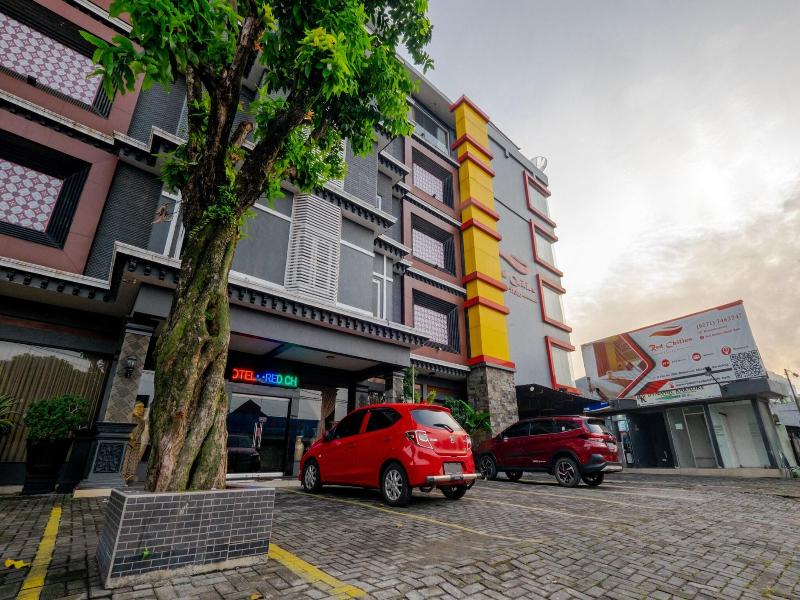 Red Chilies Hotel 