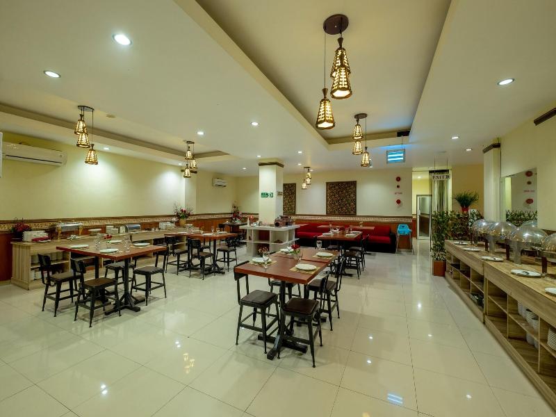 Red Chilies Hotel 