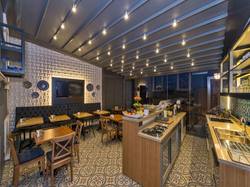 Four Doors Hotel image