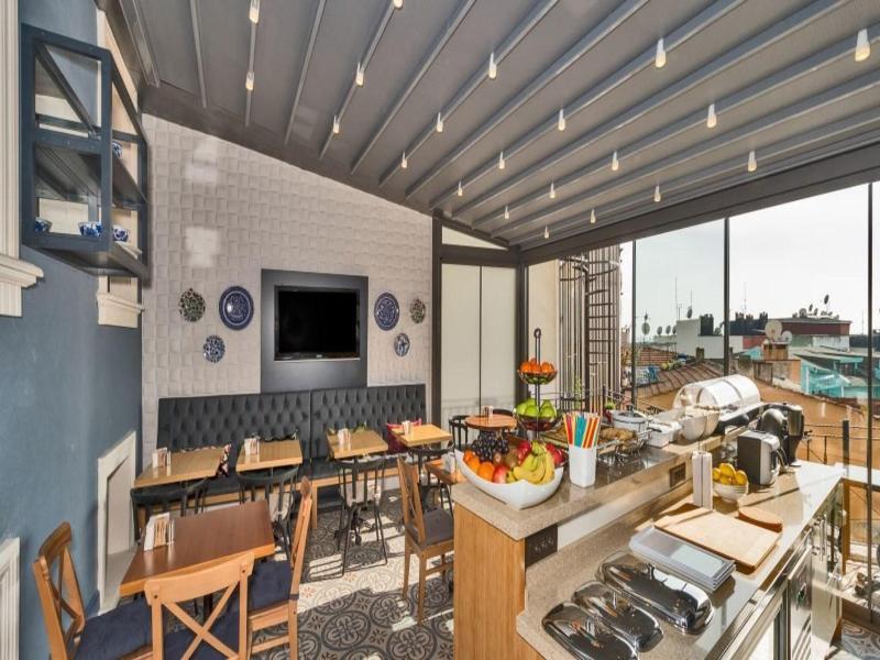 Four Doors Hotel image