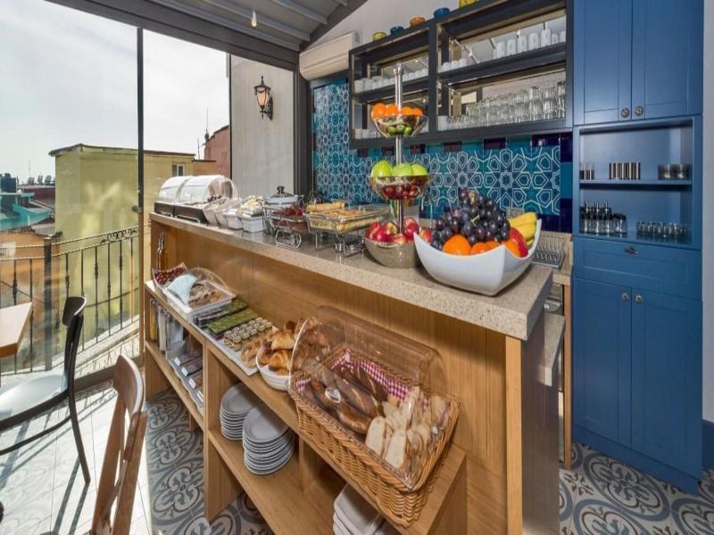 Four Doors Hotel image