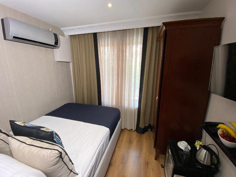 Four Doors Hotel image