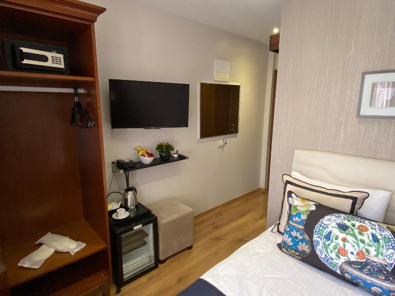 Four Doors Hotel image