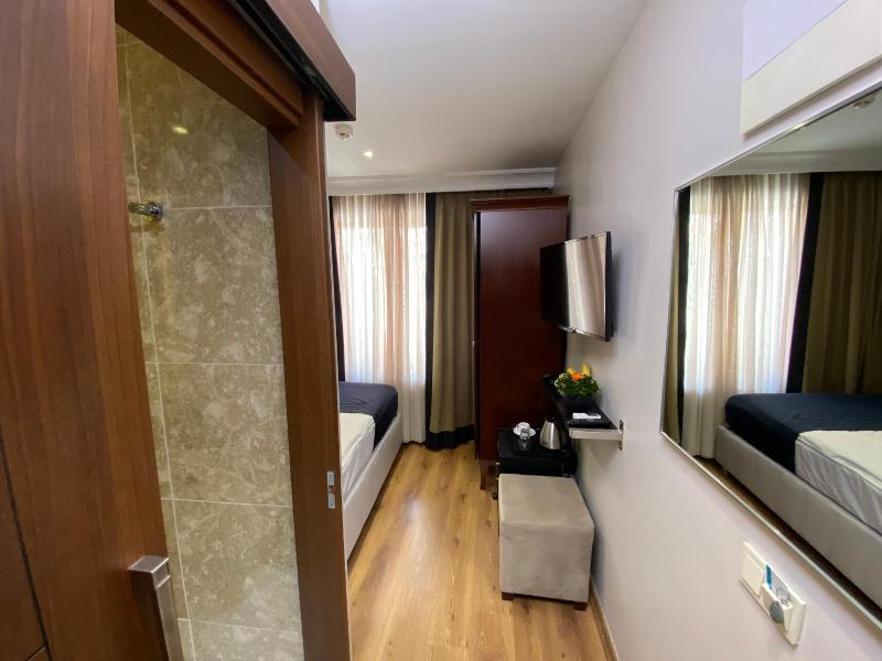 Four Doors Hotel image