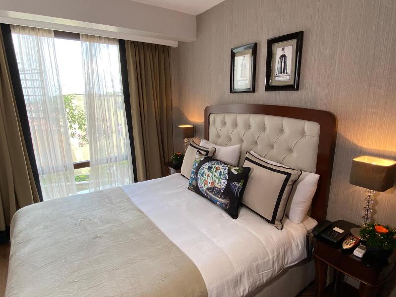 Four Doors Hotel image