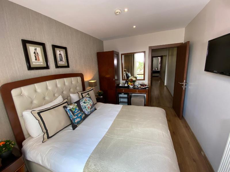 Four Doors Hotel image