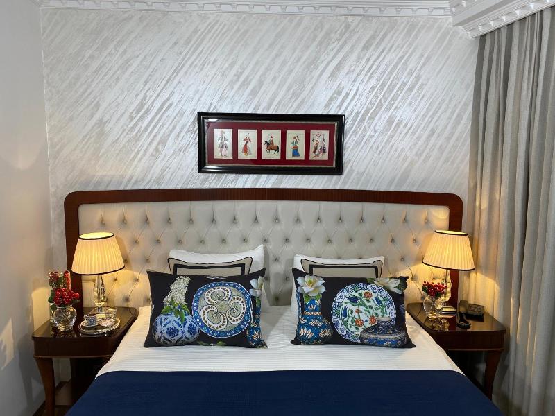 Four Doors Hotel image