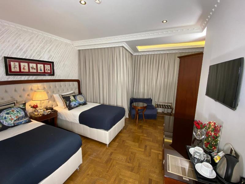 Four Doors Hotel image