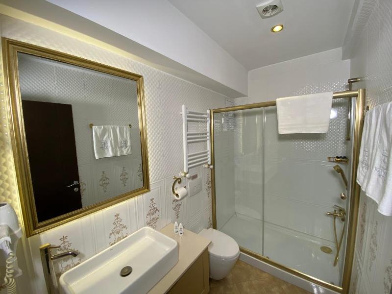 Four Doors Hotel image
