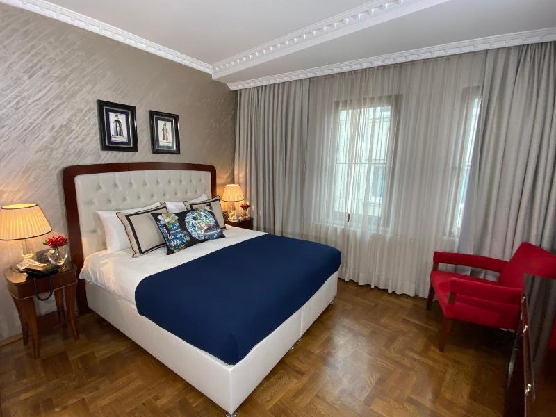 Four Doors Hotel image