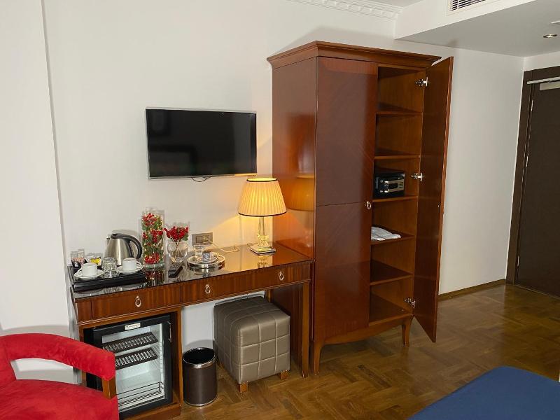 Four Doors Hotel image