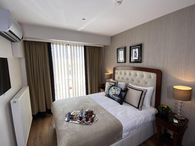 Four Doors Hotel image