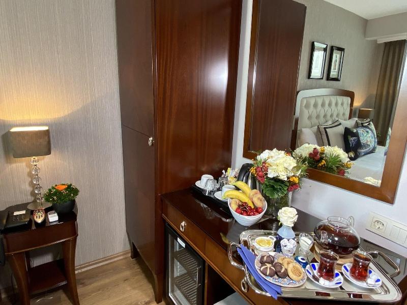 Four Doors Hotel image