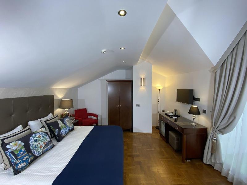 Four Doors Hotel image