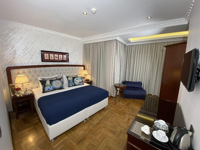 Four Doors Hotel image