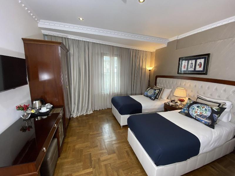Four Doors Hotel image