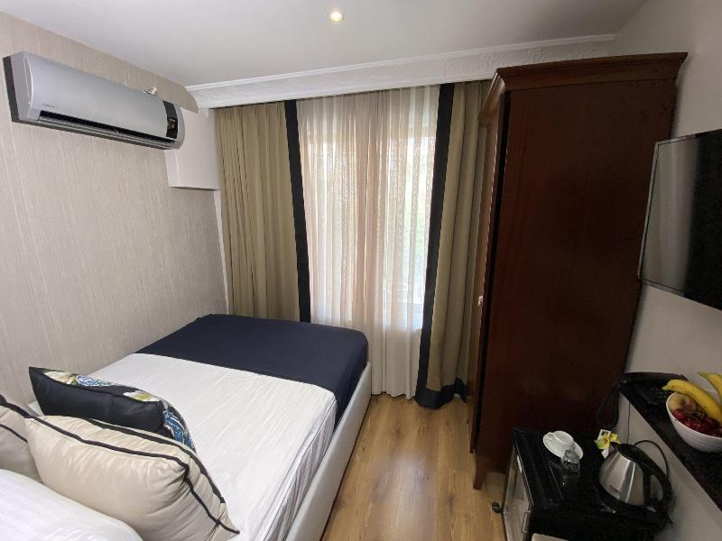 Four Doors Hotel image