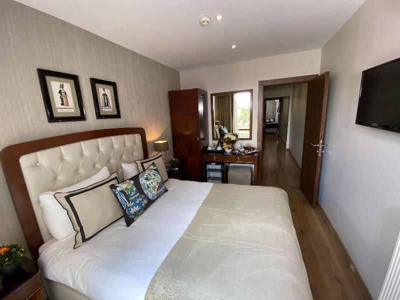 Four Doors Hotel image