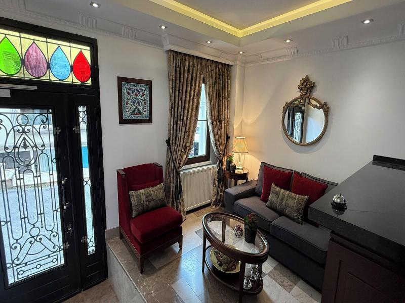 Four Doors Hotel image