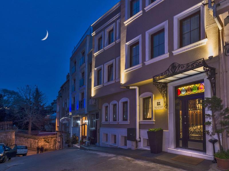 Four Doors Hotel image
