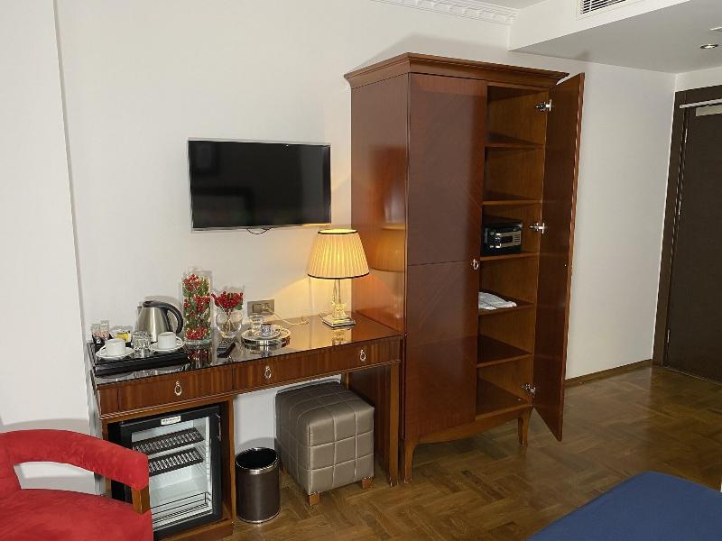 Four Doors Hotel image