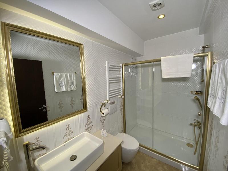 Four Doors Hotel image