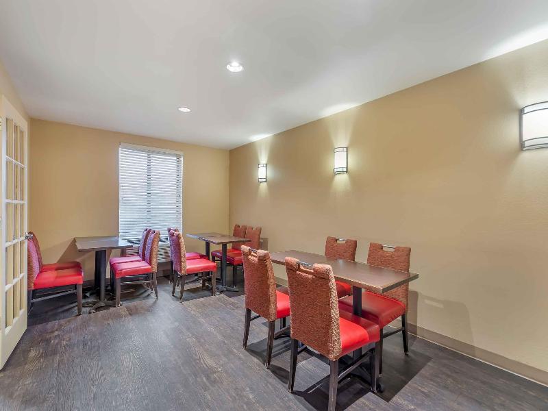 Extended Stay America Chicago Lombard Yorktown Cen image
