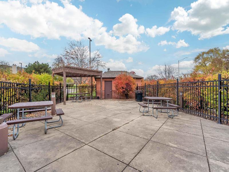 Extended Stay America Chicago Lombard Yorktown Cen image