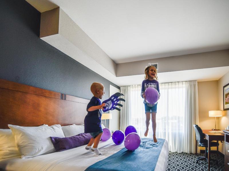 The Bluemont Hotel image