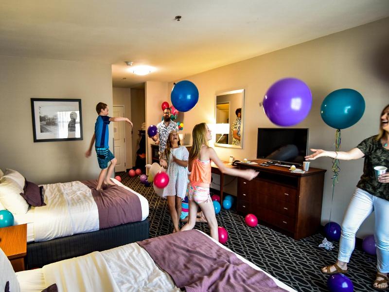 The Bluemont Hotel image