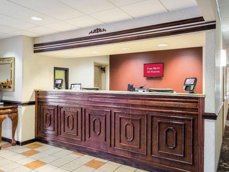 Red Roof Inn Hendersonville