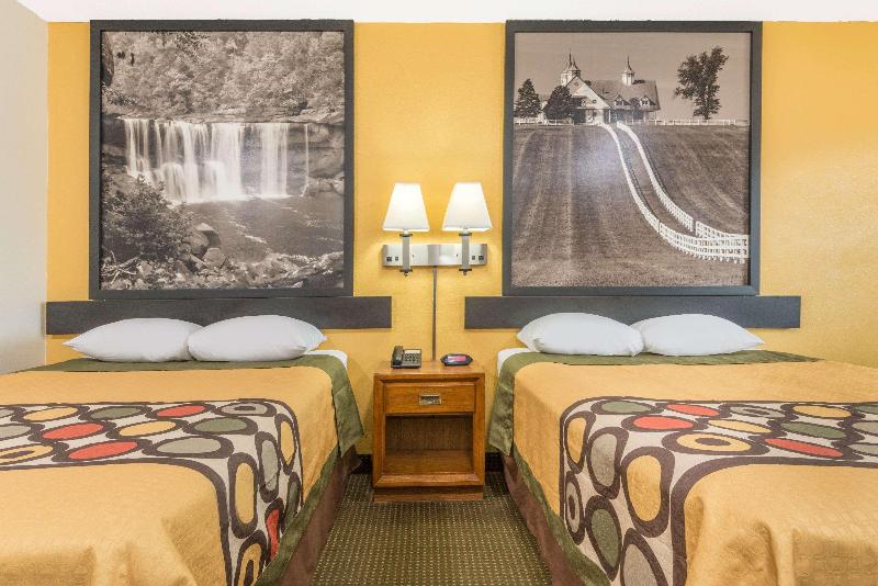 Super 8 By Wyndham Williamsburg image