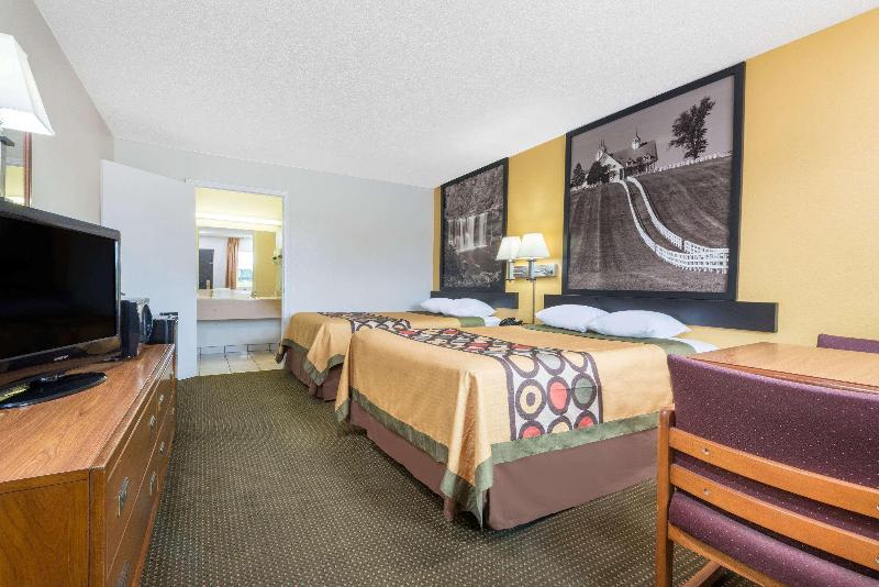 Super 8 By Wyndham Williamsburg image