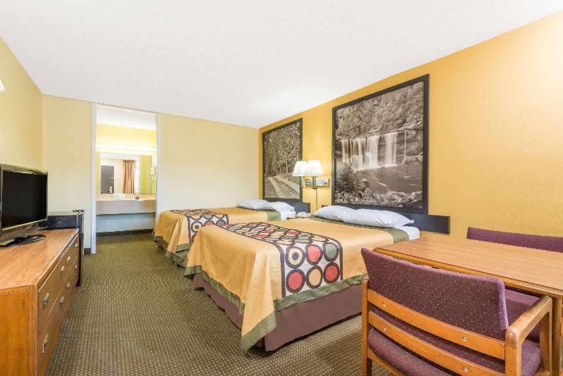 Super 8 By Wyndham Williamsburg image