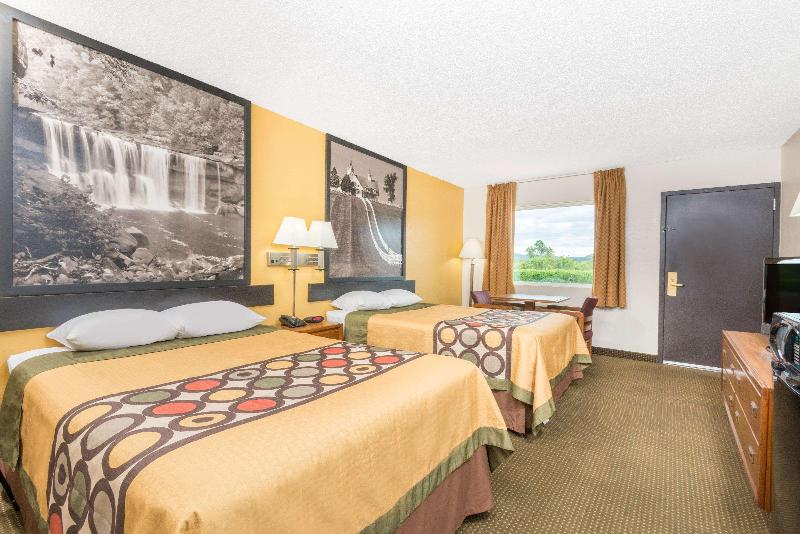 Super 8 By Wyndham Williamsburg image