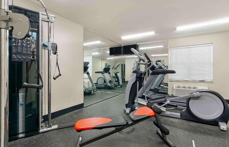 Extended Stay America Kansas City Airport Plaza Ci image