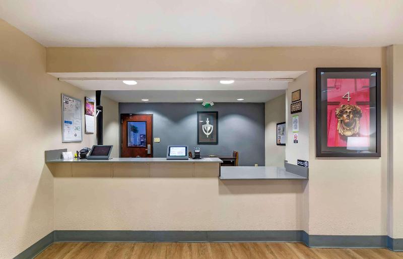 Extended Stay America Kansas City Airport Plaza Ci image