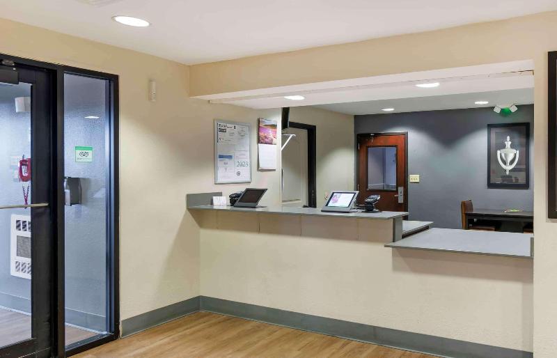 Extended Stay America Kansas City Airport Plaza Ci image