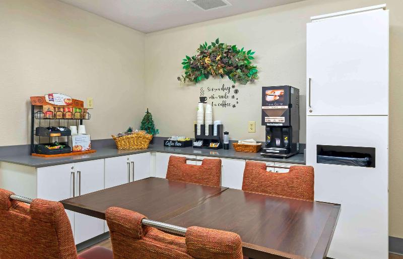 Extended Stay America Kansas City Airport Plaza Ci image